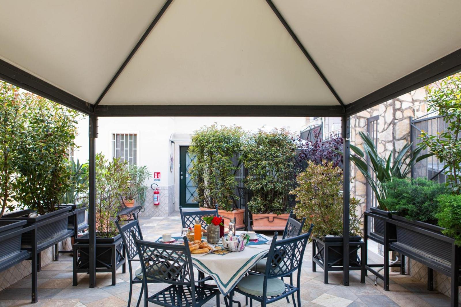 Little Rock Guest House Gaeta Buitenkant foto
